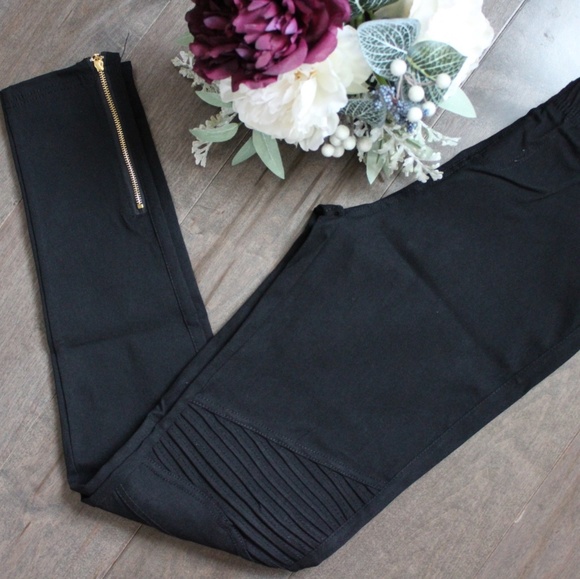 Black Moto Leggings with Ankle Zipper - Picture 6 of 8